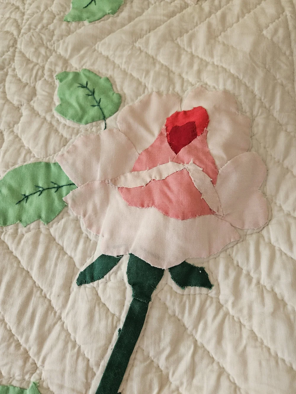 White Floral Appliqué Quilt Bedspread - Pink & Green